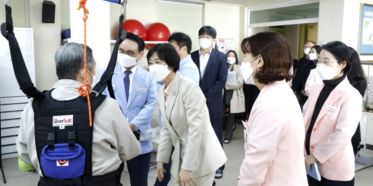 복지부, 요양기관 스마트돌봄기기 운영 현황 점검