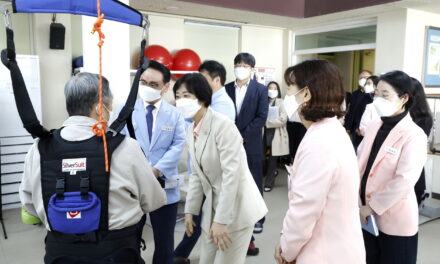 복지부, 요양기관 스마트돌봄기기 운영 현황 점검