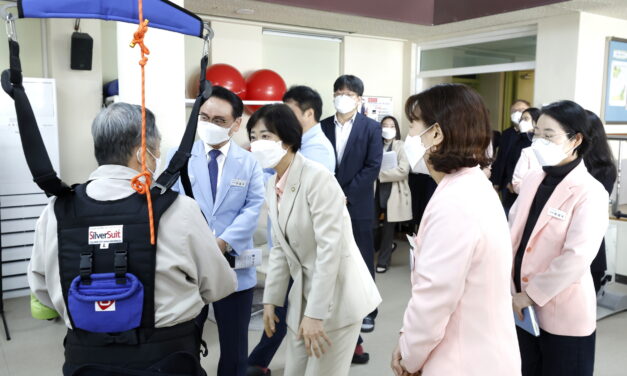 복지부, 요양기관 스마트돌봄기기 운영 현황 점검