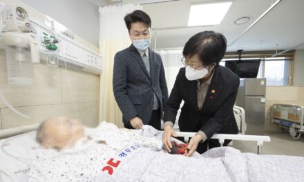 보건복지부 장관, 경북 의료현장 방문… 지역 의료 강화와 간병비 부담 완화 방안 논의