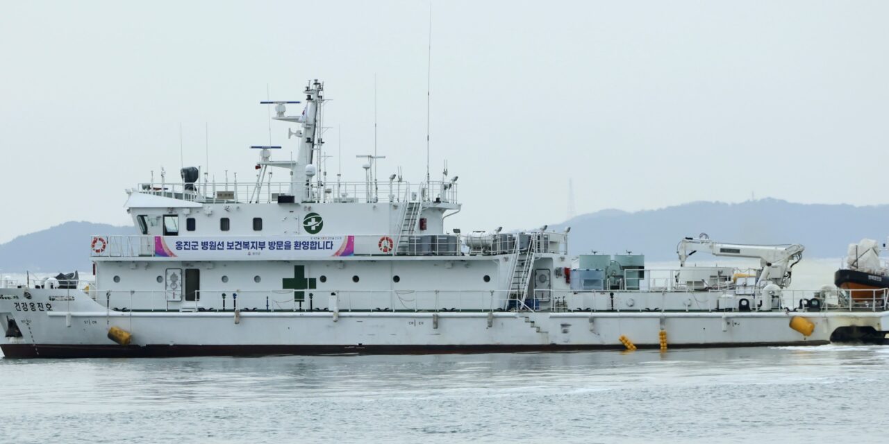 통합돌봄 본사업 앞두고 인천 병원선 ‘건강옹진호’ 도서 주민 건강 지키는 현장 점검