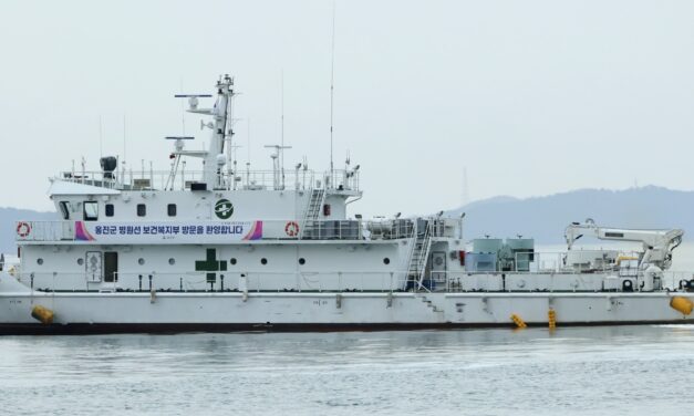 통합돌봄 본사업 앞두고 인천 병원선 ‘건강옹진호’ 도서 주민 건강 지키는 현장 점검