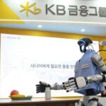 KB금융 ‘AI EXPO KOREA 2026’에서 시니어 특화 휴머노이드 ‘젠피’ 공개… 에이지테크의 미래 선보여