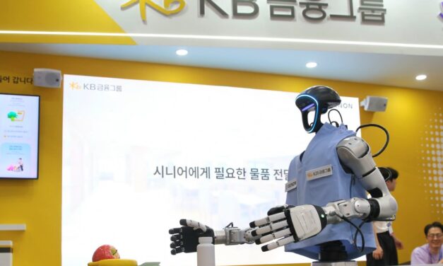 KB금융 ‘AI EXPO KOREA 2026’에서 시니어 특화 휴머노이드 ‘젠피’ 공개… 에이지테크의 미래 선보여